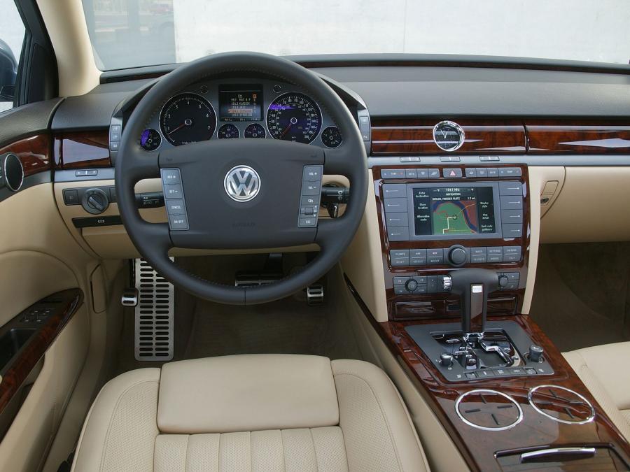  Volkswagen Phaeton W12 2002 года  (US) (фото 2 из 10)